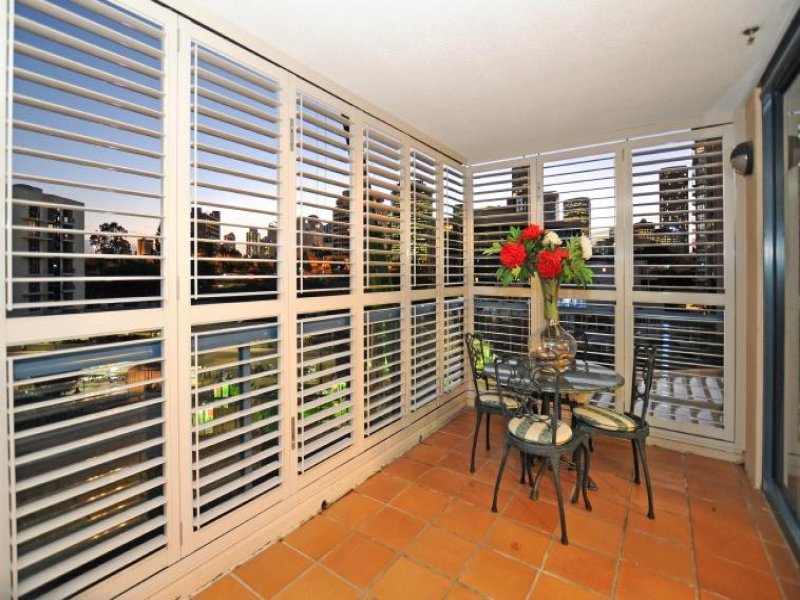 17 55 Darragh Street Kangaroo Point Qld 4169 Property Details