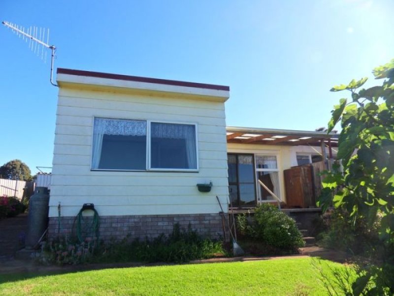 2/121 Old Surrey Road, Burnie, Tas 7320 Property Details