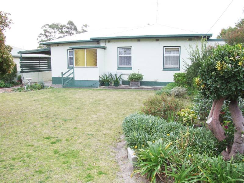 5 Lochiel Avenue, Naracoorte, SA 5271 Property Details