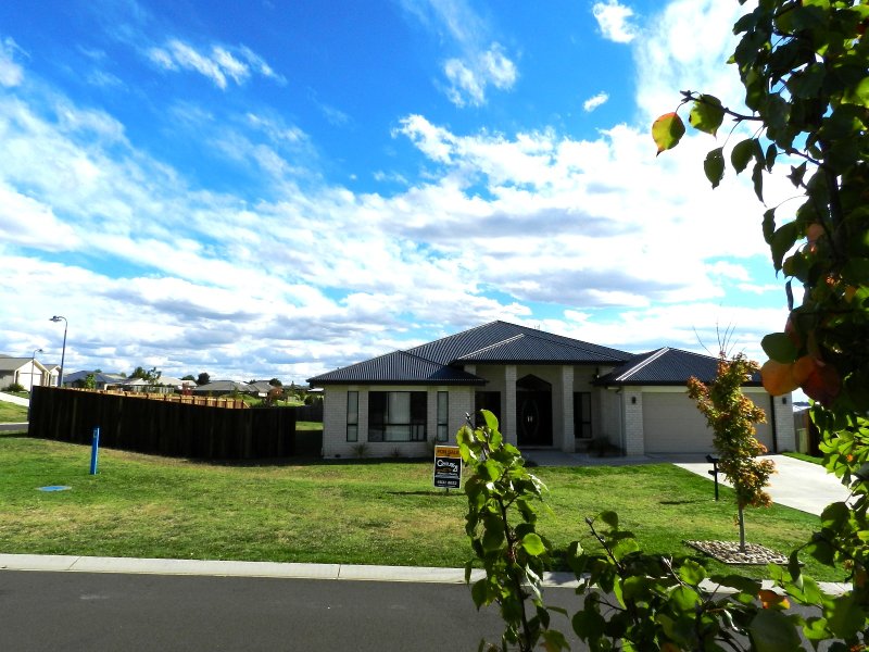 23 Honeyeater Drive, Highfields, Qld 4352 Property Details