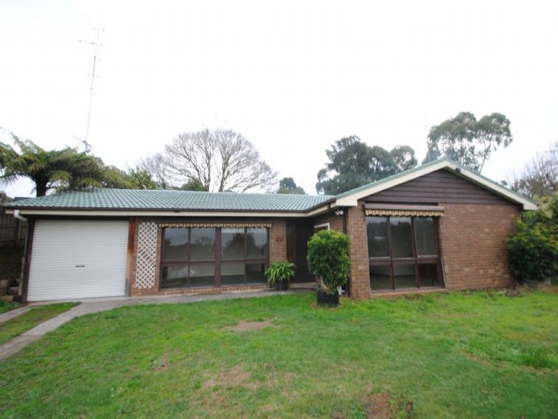 12 CHAMBERLAIN DRIVE, Leongatha, Vic 3953 Property Details