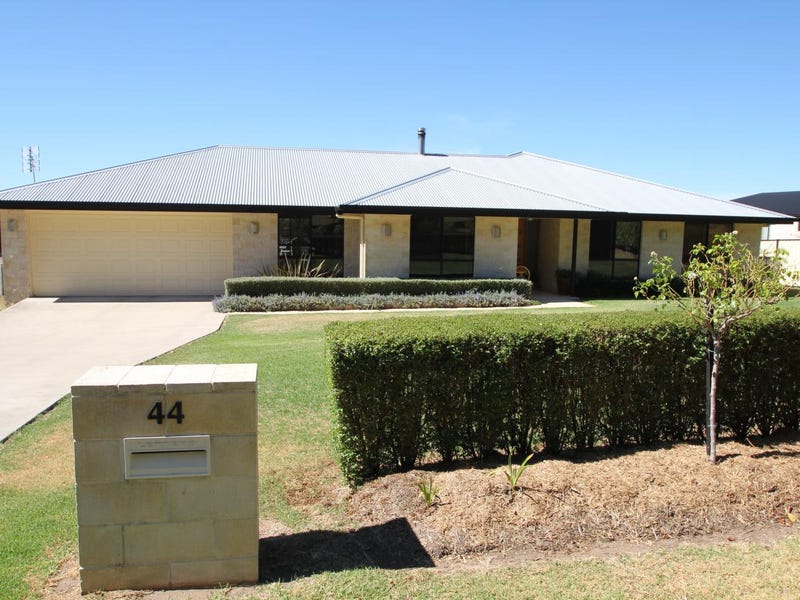 44 Riley Street, Tenterfield, NSW 2372
