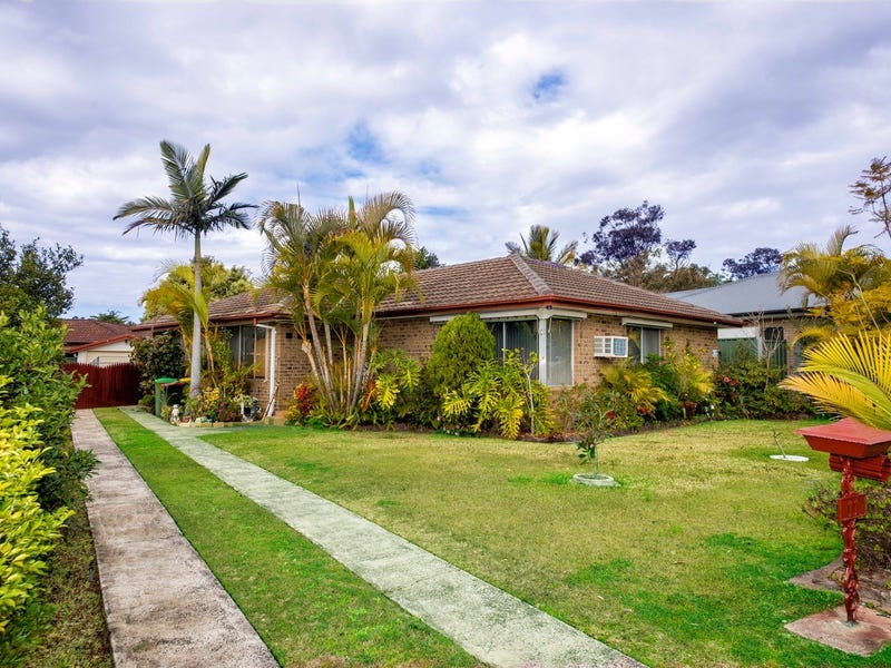 11 Byarong Avenue, Point Clare, NSW 2250