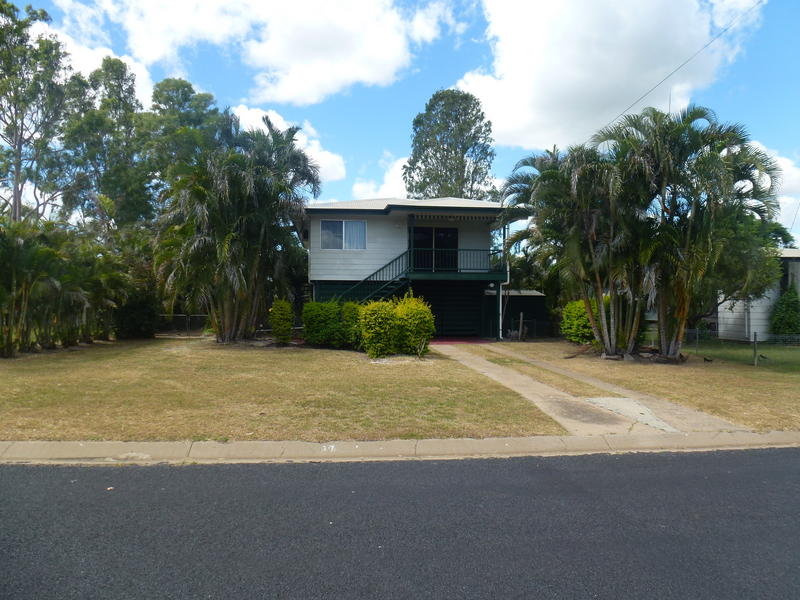 9 Brock Cres, Dysart, QLD 4745