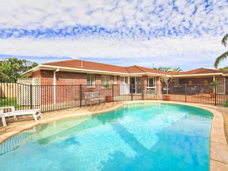 4 Carnoustie Court, Robina, QLD 4226