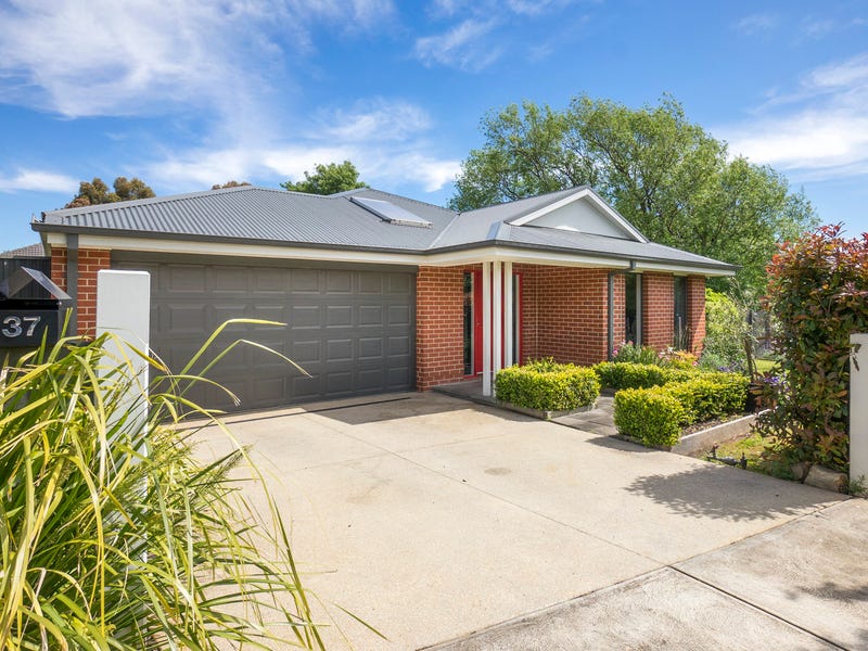 37 Inglis Street, Ballan, Vic 3342 - Property Details