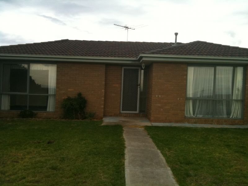 18 Darlington Grove, Sydenham, VIC 3037