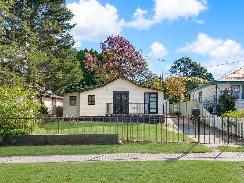 26 Barton Street, Katoomba, NSW 2780 Property Details