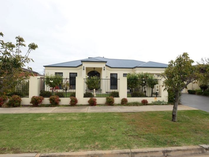 110 Witt Street, Yarrawonga, Vic 3730 Property Details
