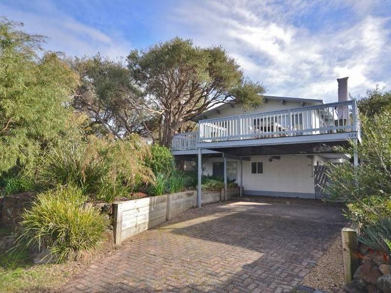 124 Surf Parade, Inverloch, Vic 3996 Property Details
