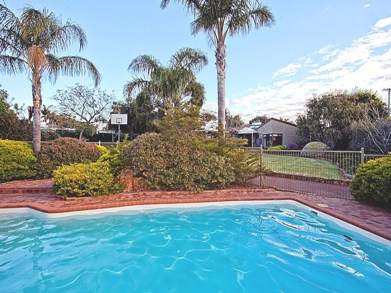 260 Grove Road, Lesmurdie, WA 6076