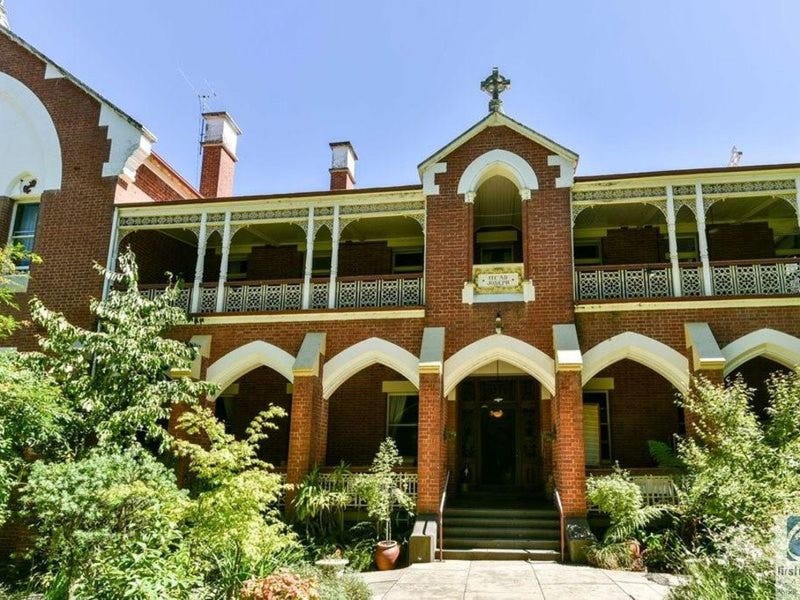 8 Priory Lane, Beechworth, Vic 3747