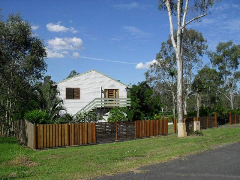 8 Riverside Court, Barellan Point, QLD 4306