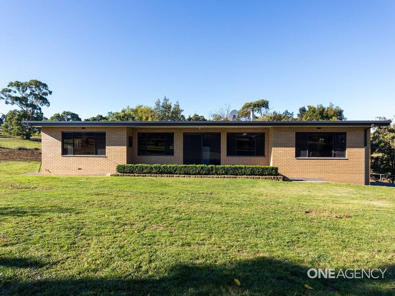 143 South Road, Penguin, TAS 7316