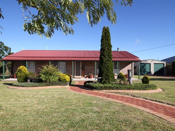 192 East Street, Tenterfield, NSW 2372 Property Details