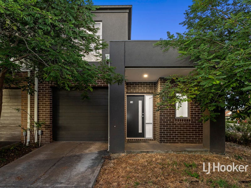 16 Admiralty Lane, Sydenham, VIC 3037