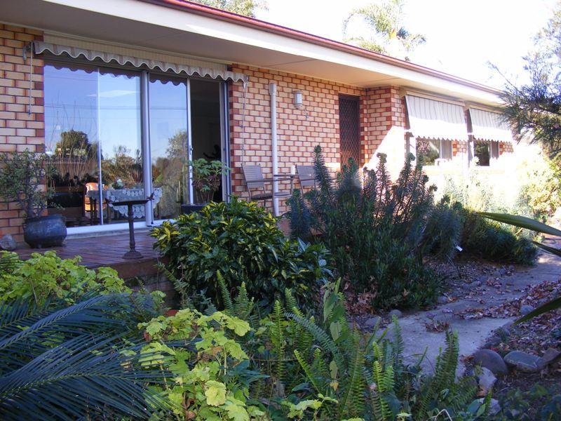 32 Glebe Avenue, Bega, NSW 2550