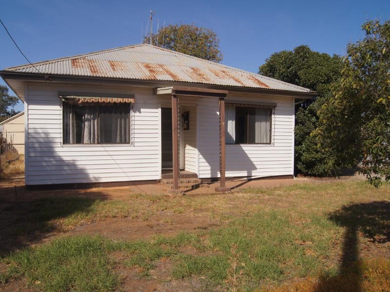 7 Hampden Street, Finley, NSW 2713 Property Details