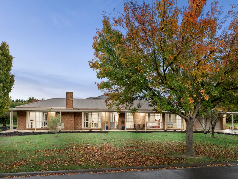 9 Skyline Drive, Gisborne, Vic 3437 Property Details