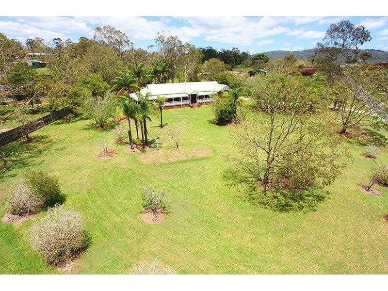 2 Ruth Terrace, Oxenford, Qld 4210 Property Details