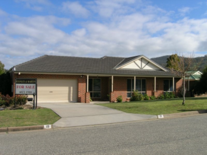 19 Doulton Drive, West Albury, NSW 2640
