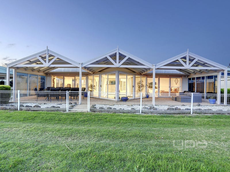82 Palm Tree Drive, Safety Beach, VIC 3936
