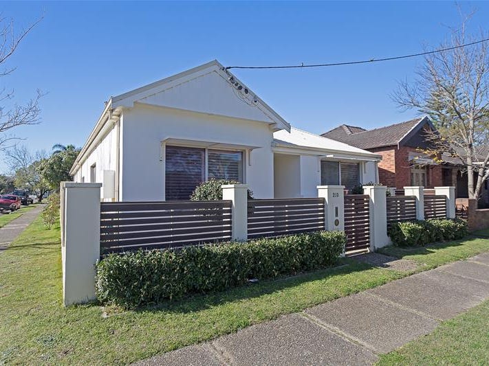 213 Beaumont Street, Hamilton South, NSW 2303