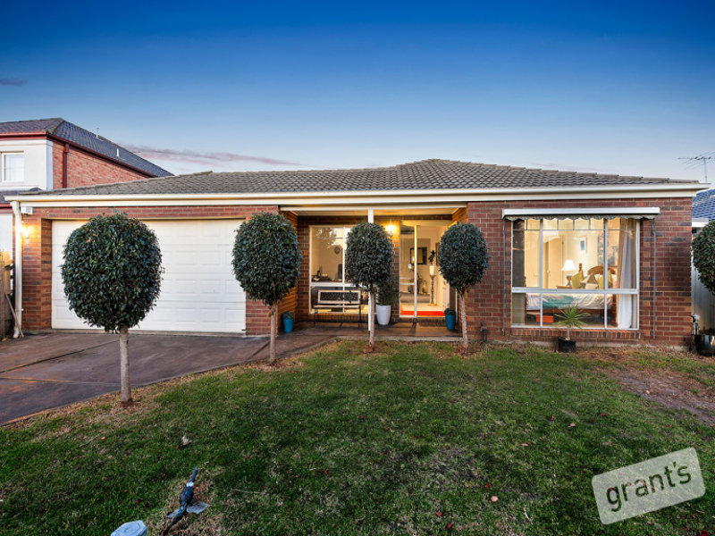 18 Grand Arch Way, Berwick, VIC 3806