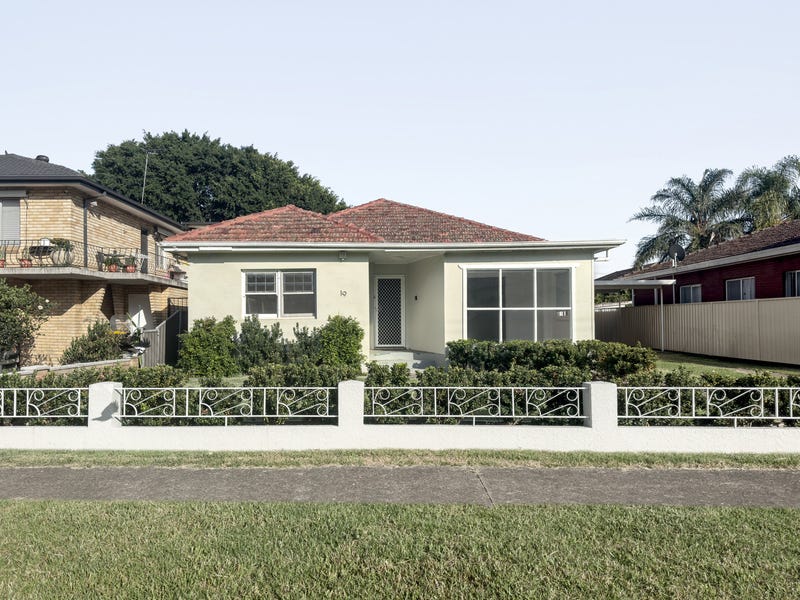 19 Bradshaw Avenue, Moorebank, NSW 2170