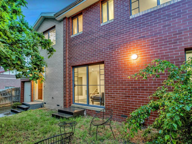 1/2D Ireland Street, Burwood, Vic 3125 Property Details