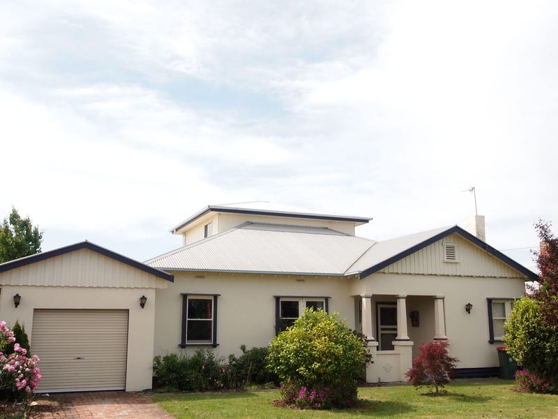 114 Francis Street, Bairnsdale, Vic 3875 Property Details