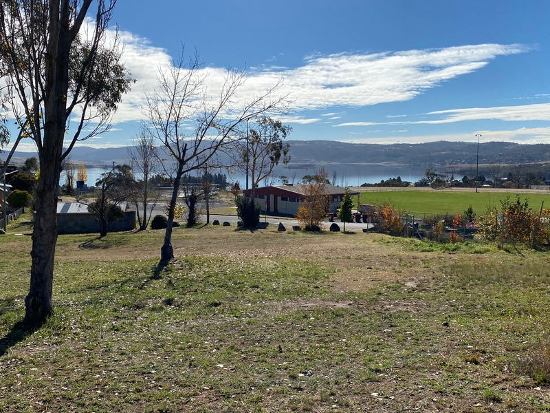 3/13 Reedys Cutting Road, Jindabyne, NSW 2627 Property Details