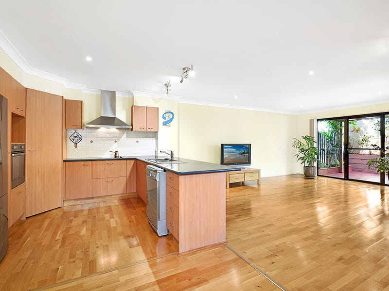 2/20 Harley Street, Labrador, QLD 4215