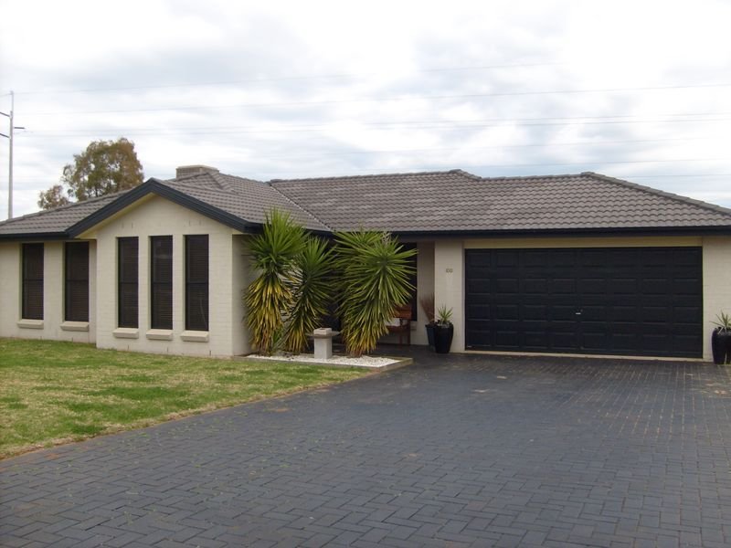 100 Twickenham Drive, Dubbo, NSW 2830 Property Details