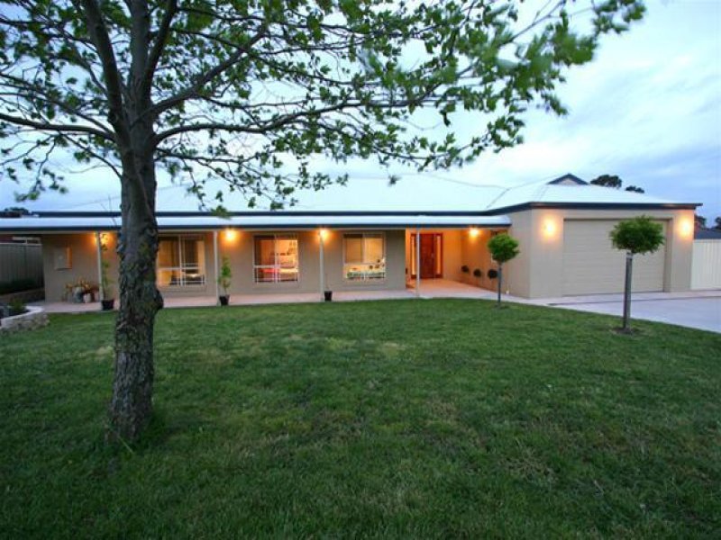 19 Ellavale Drive, Traralgon East, VIC 3844