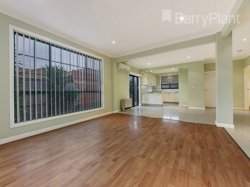 2/72 Lake Boga Avenue, Deer Park, VIC 3023