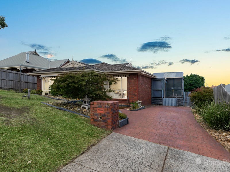 19 Highland Drive, Pakenham, Vic 3810 Property Details