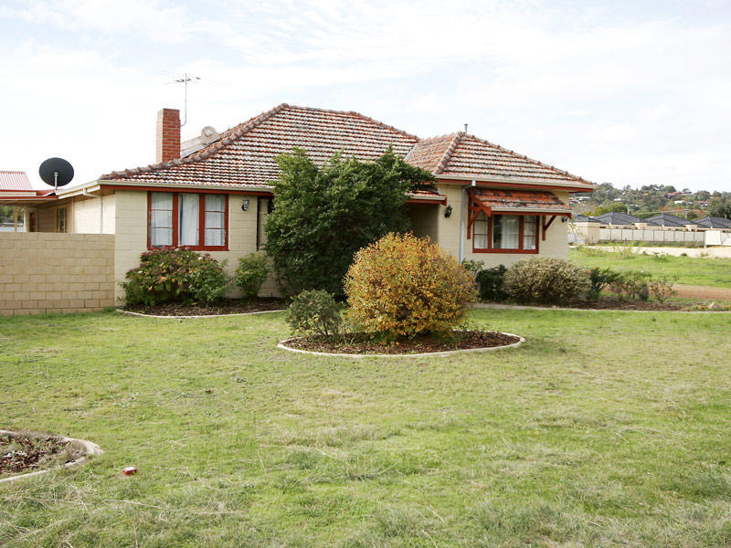 43 Little John Road, Armadale, WA 6112 Property Details