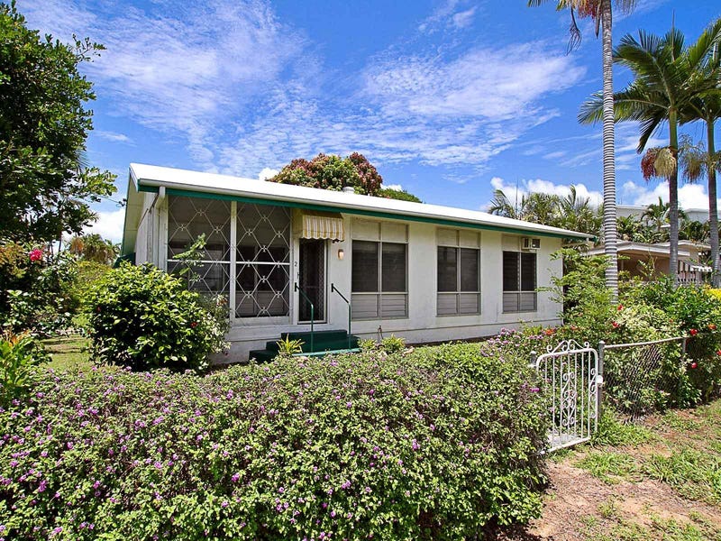 2 Palm Street, Rowes Bay, QLD 4810