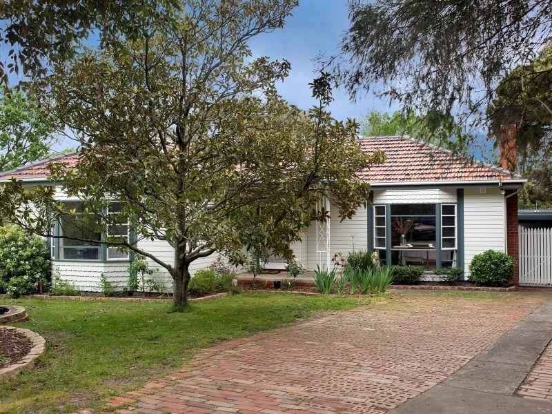 11 Almondsbury Court, Blackburn, VIC 3130