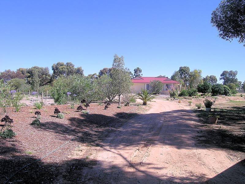 36 Flora Avenue, Mildura, Vic 3500 Property Details