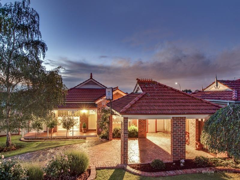 90 Quarry Hills Drive, Berwick, Vic 3806 Property Details