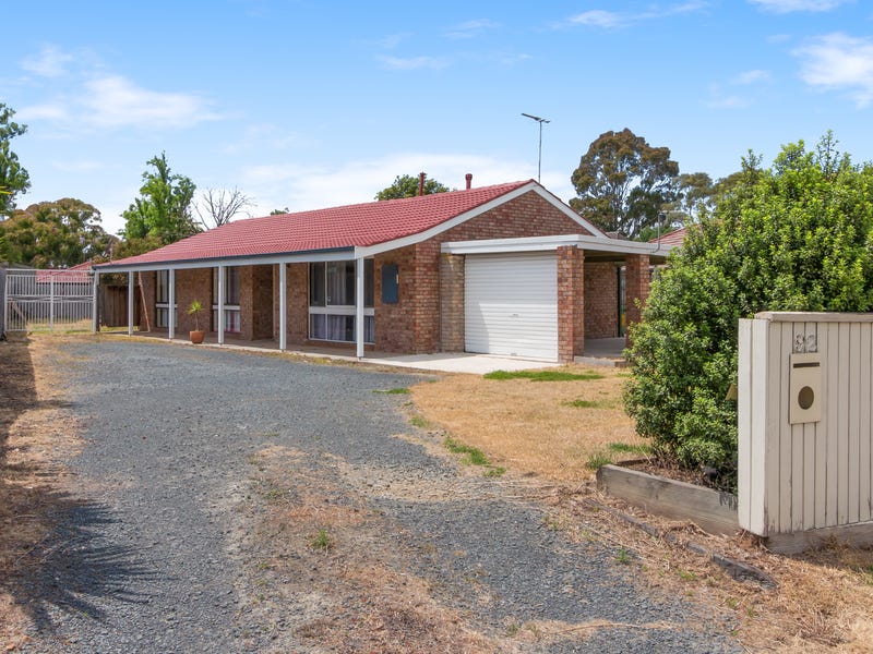 92 Racecourse Road, Pakenham, Vic 3810 Property Details