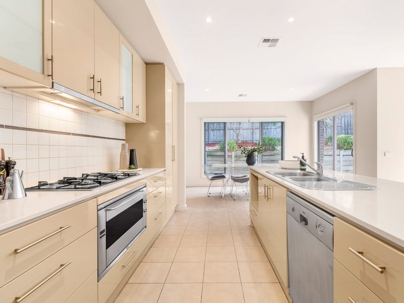 17 Sugarloaf Drive, Macleod, VIC 3085