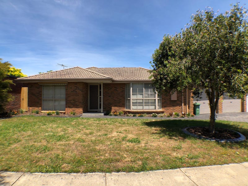 10 Lydia Mary Drive, Berwick, VIC 3806