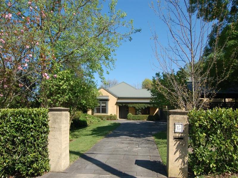 15 Carlisle St, Bowral, NSW 2576 Property Details