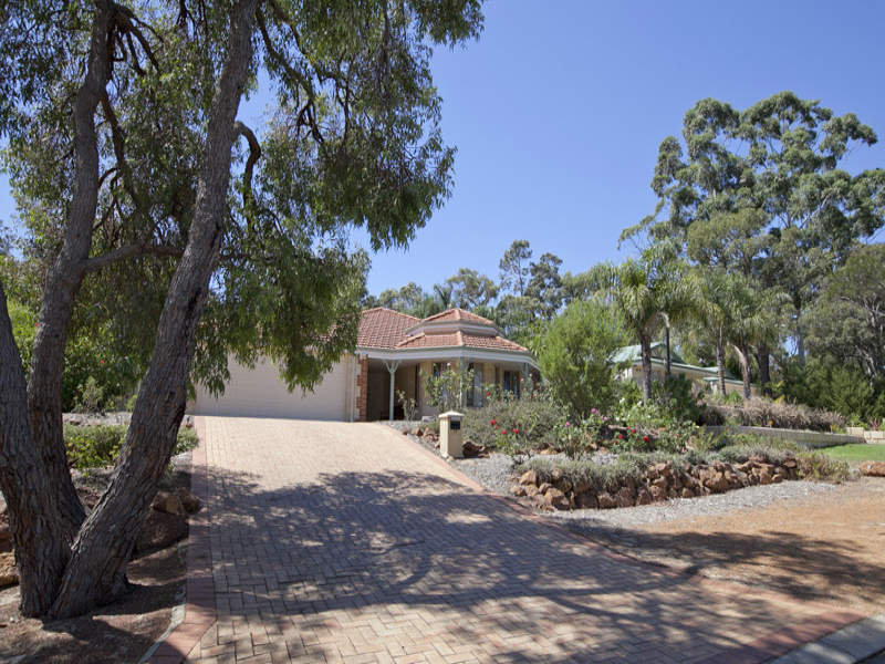 18 Collins Road, Kalamunda, WA 6076
