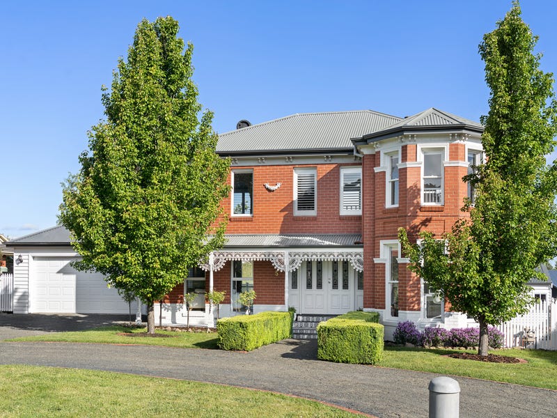 5 Jacksons Creek Way, Gisborne, Vic 3437 Property Details