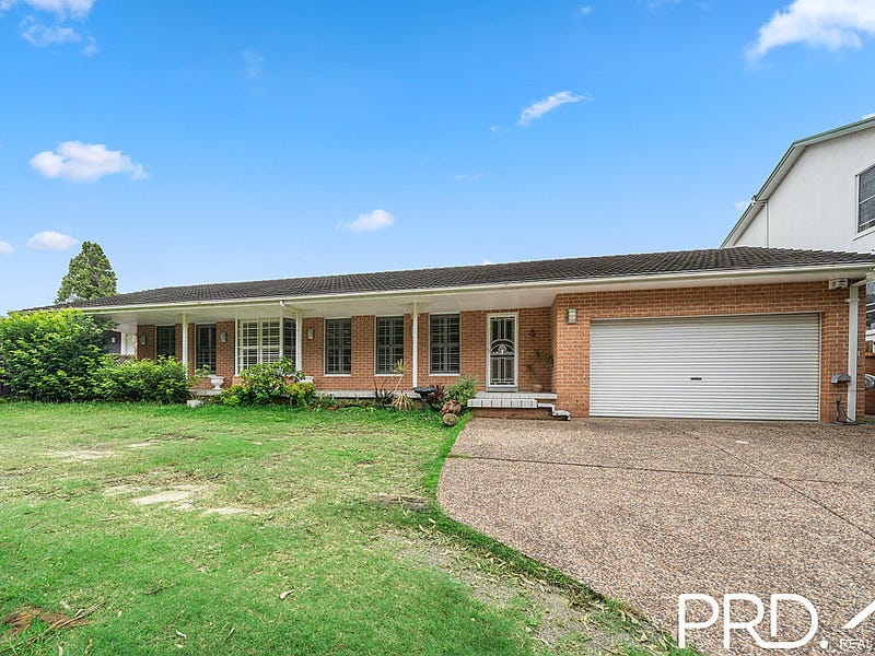 789 Henry Lawson Drive, Picnic Point, NSW 2213