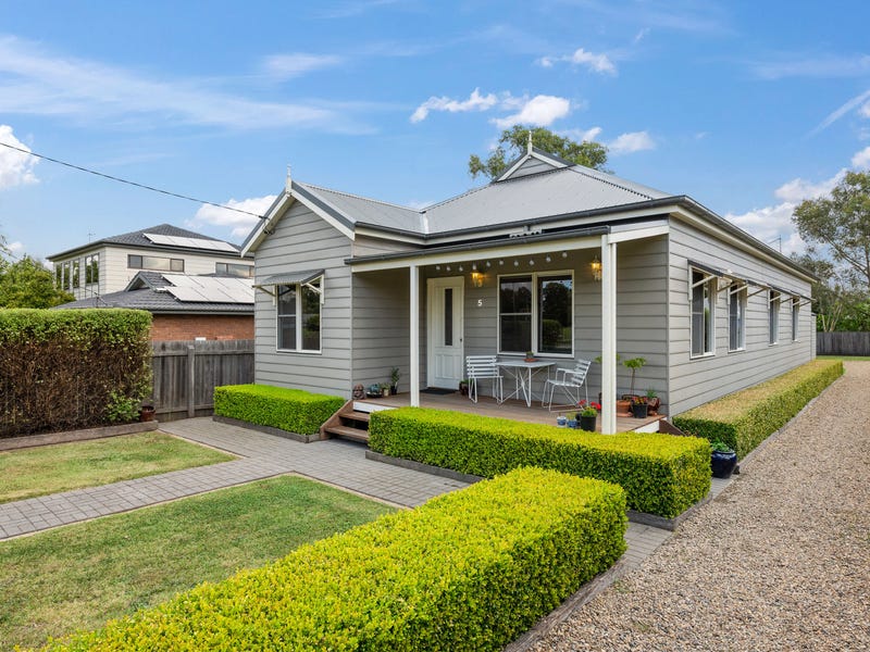 30 Araluen Street, Braidwood, NSW 2622 Property Details